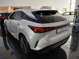 RX 450h+ Luxury e-CVT akár 3.9% THM finanszírozással