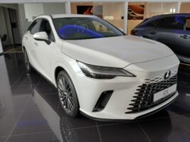 RX 450h+ Luxury e-CVT akár 3.9% THM finanszírozással