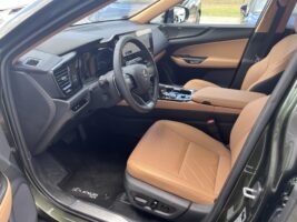 NX 350h Luxury AWD CVT