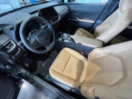 UX 300h Business Edition Tech e-CVT 1.000.000 Ft-os használt autó beszámítási támogatással!