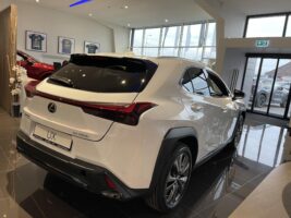 UX 300h F Sport Design e-CVT